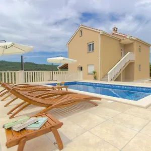  Apartment Paradise